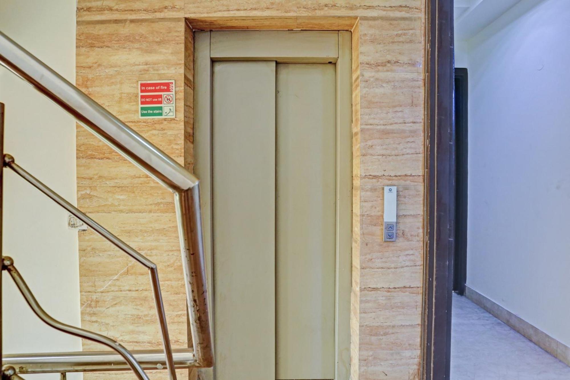 Hotel O Golden Key Inn Punjabi Bagh Нью-Делі Екстер'єр фото